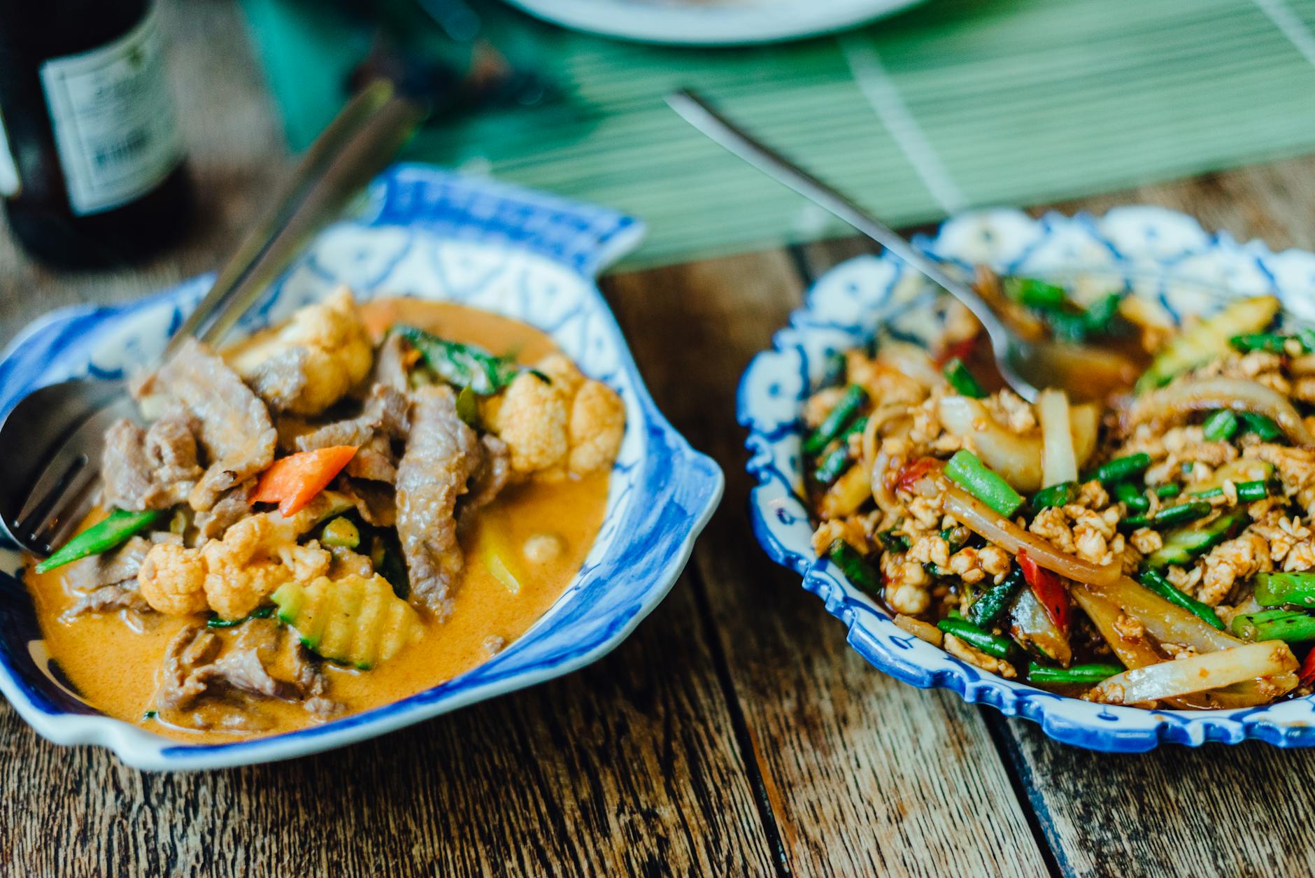 Thailändisches Essen: Aromen, Klassiker und moderne Rezepte